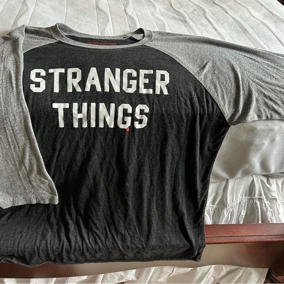 Stranger Things tshirt official merchandise of Netflix unisex - Picture 3 of 8